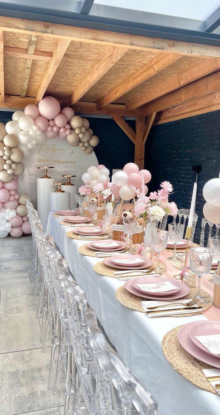 Balloons + backdrop + table decor